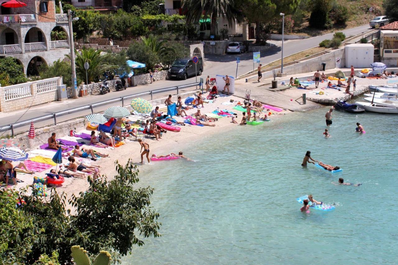 Family Friendly Apartments With A Swimming Pool Businci, Ciovo - 11232 Trogir Dış mekan fotoğraf