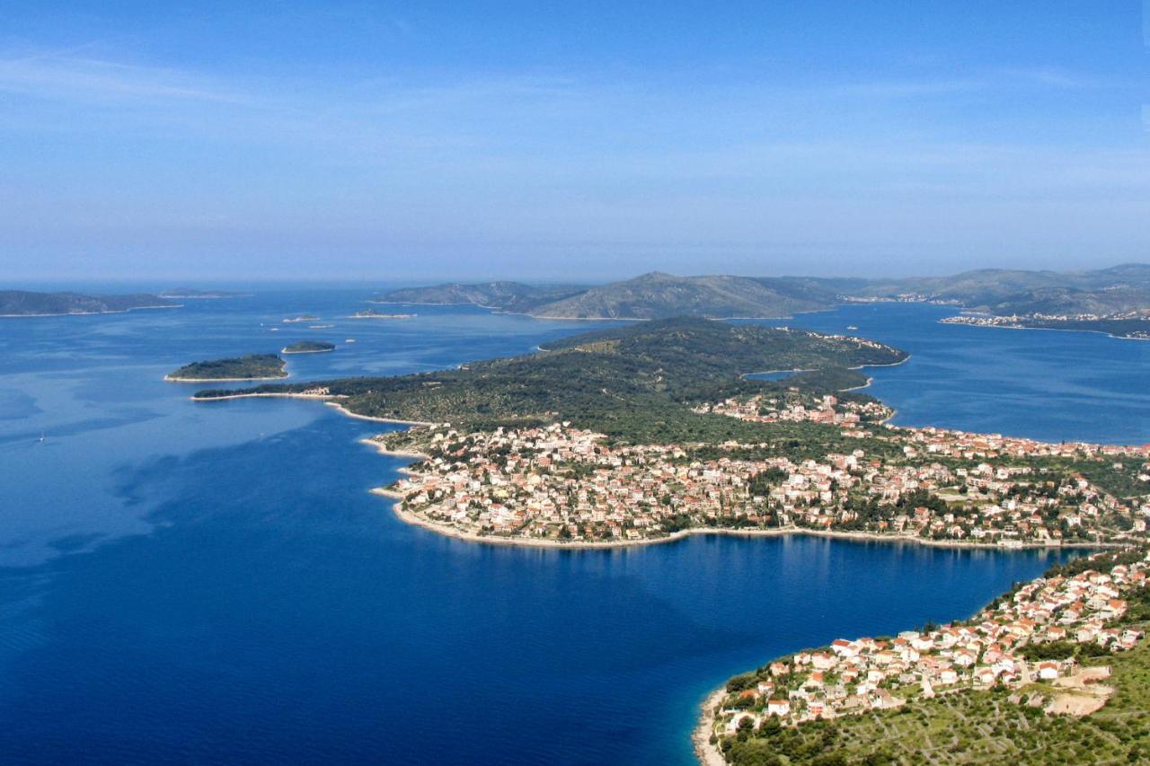 Family Friendly Apartments With A Swimming Pool Businci, Ciovo - 11232 Trogir Dış mekan fotoğraf