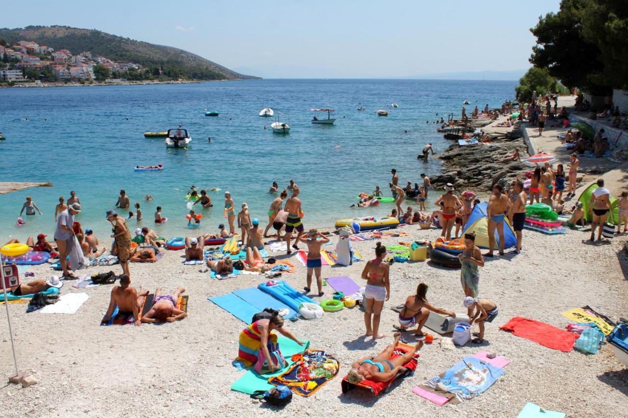 Family Friendly Apartments With A Swimming Pool Businci, Ciovo - 11232 Trogir Dış mekan fotoğraf