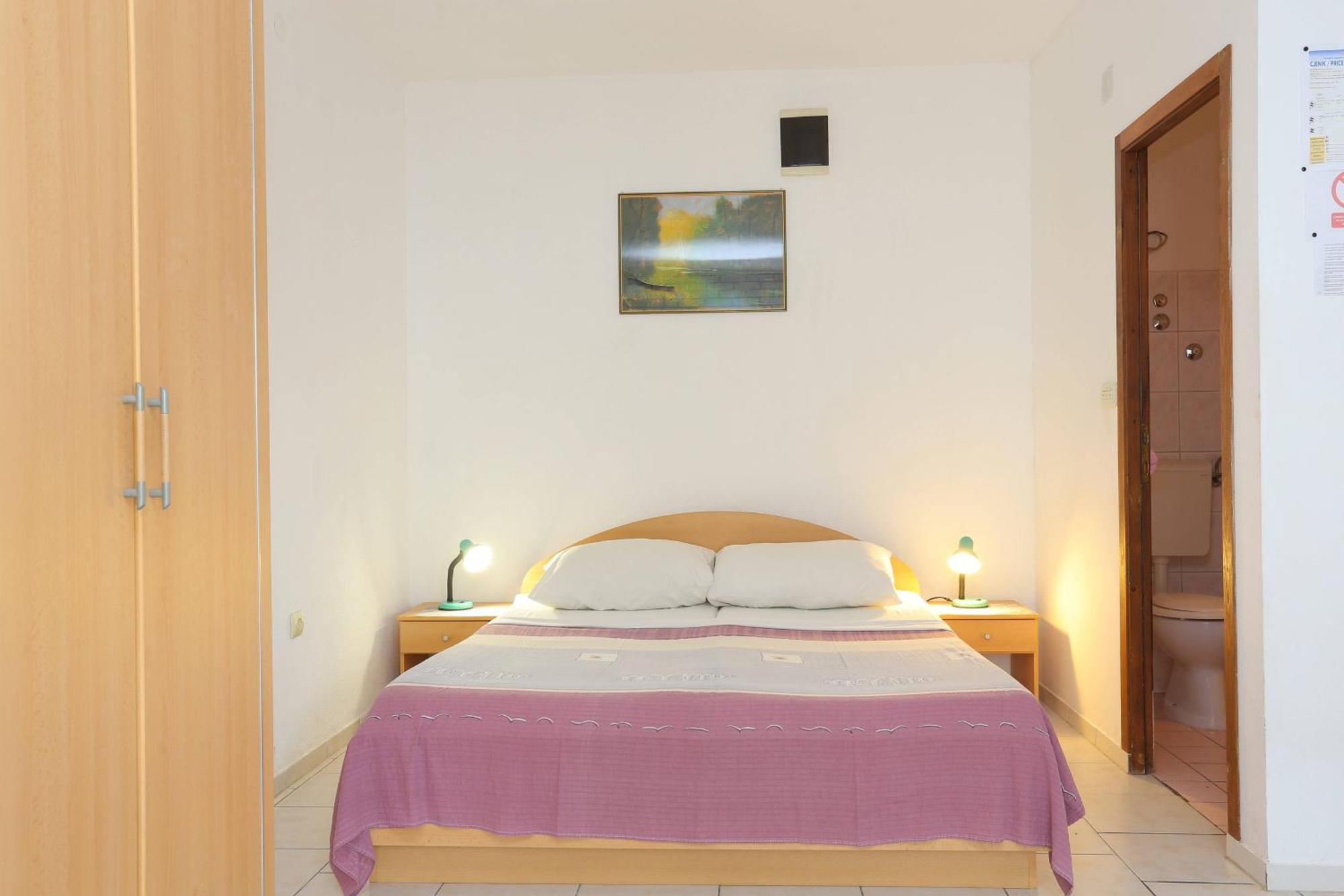 Family Friendly Apartments With A Swimming Pool Businci, Ciovo - 11232 Trogir Oda fotoğraf