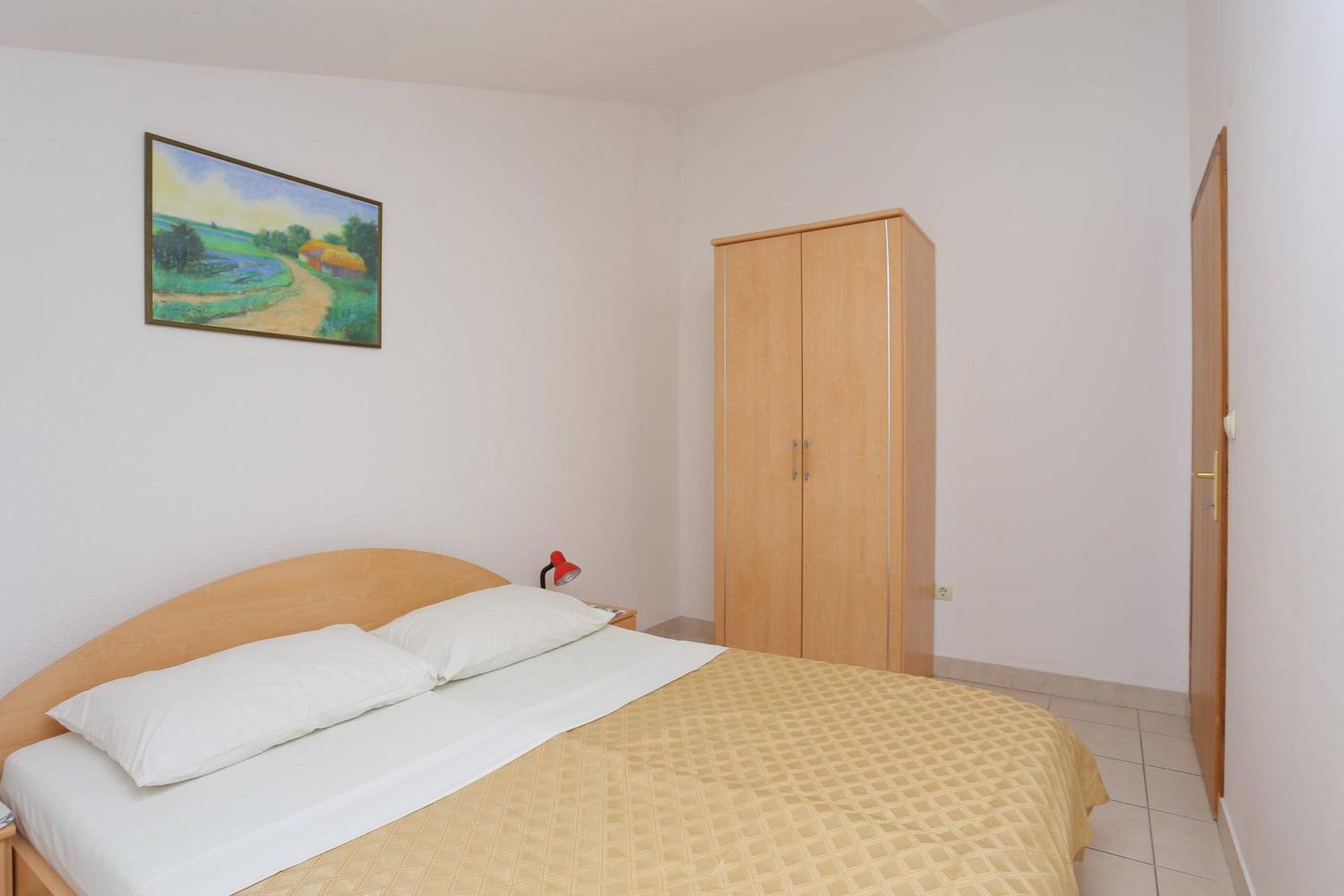 Family Friendly Apartments With A Swimming Pool Businci, Ciovo - 11232 Trogir Oda fotoğraf
