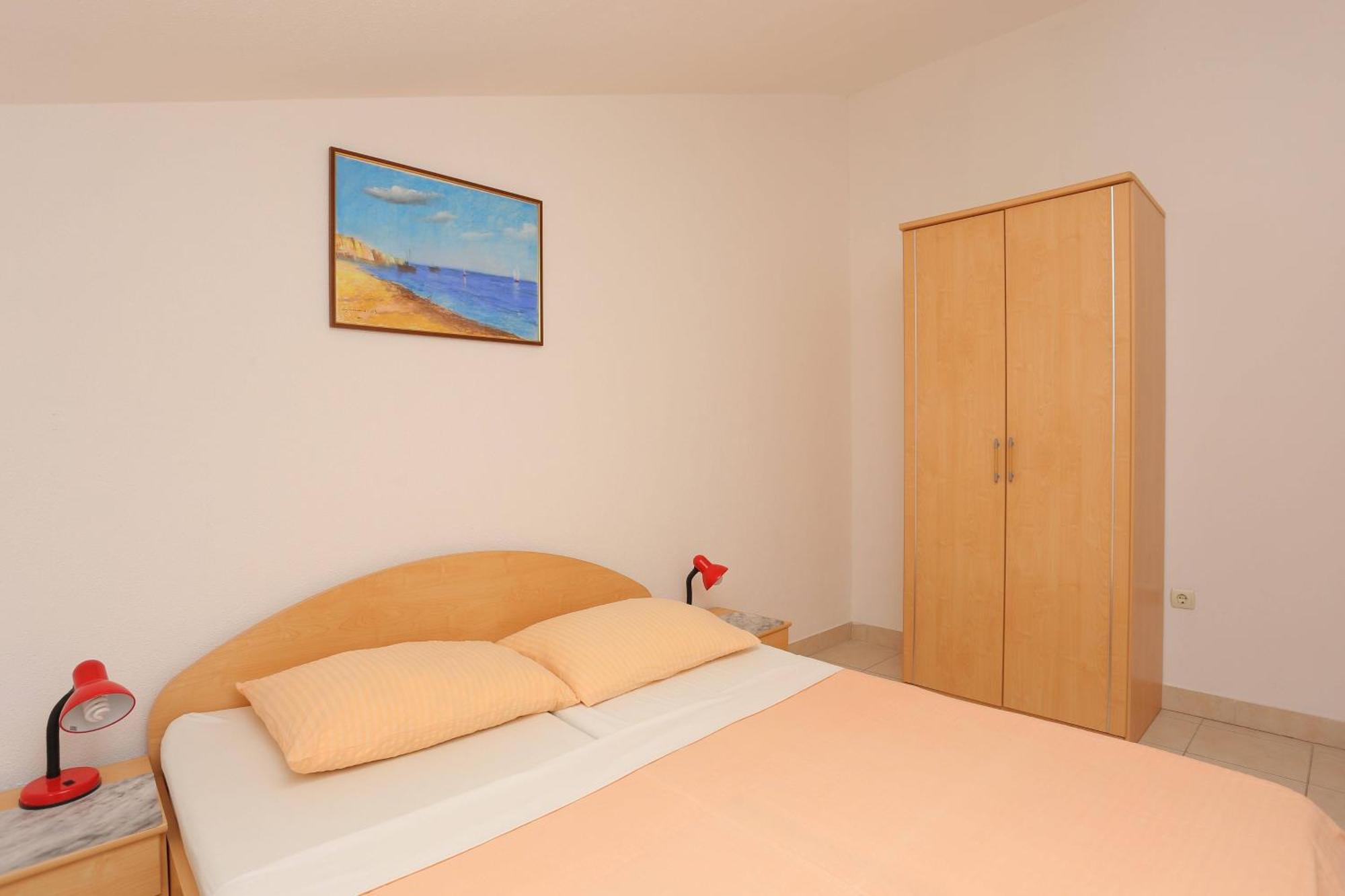 Family Friendly Apartments With A Swimming Pool Businci, Ciovo - 11232 Trogir Oda fotoğraf