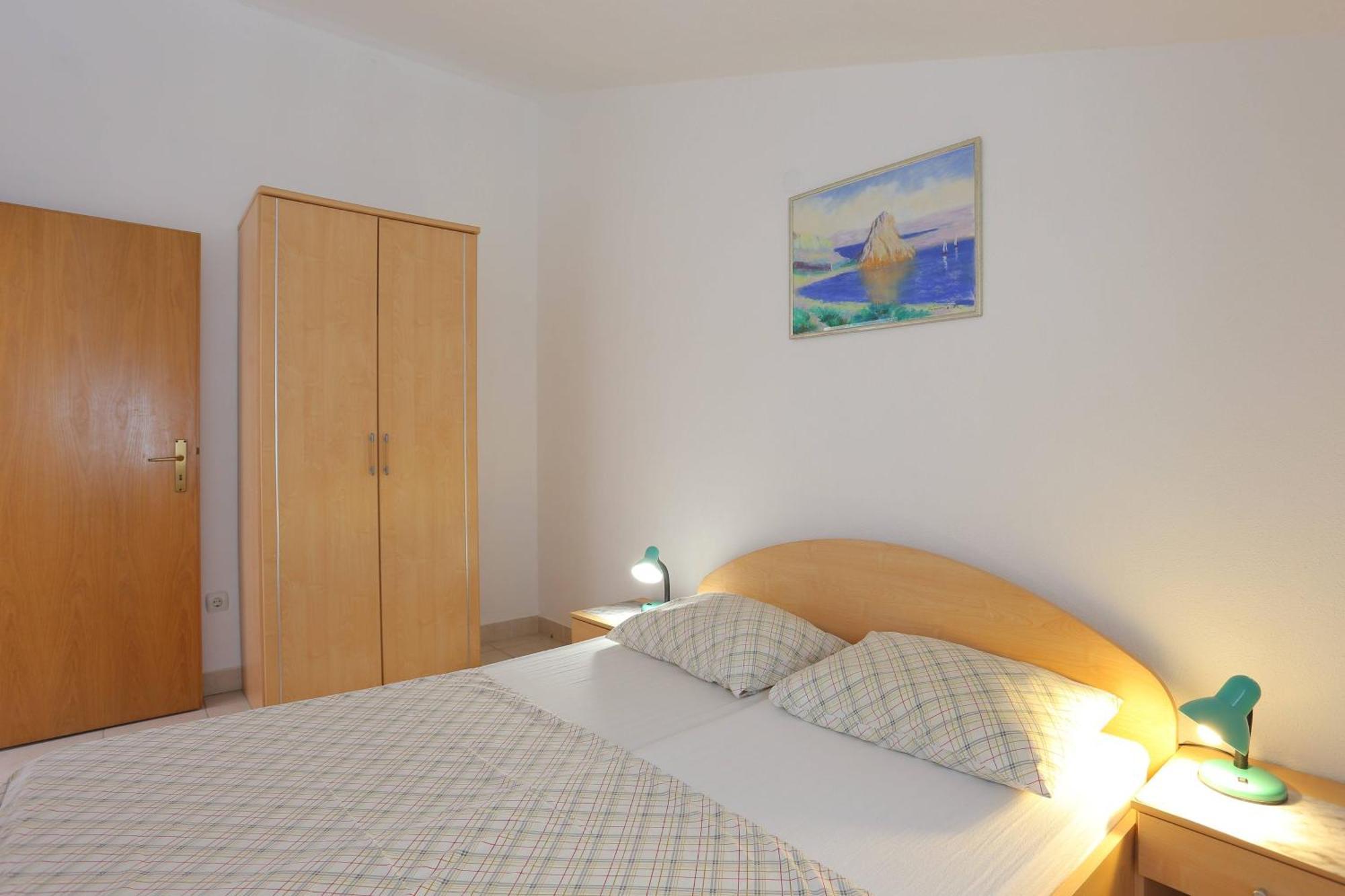 Family Friendly Apartments With A Swimming Pool Businci, Ciovo - 11232 Trogir Oda fotoğraf