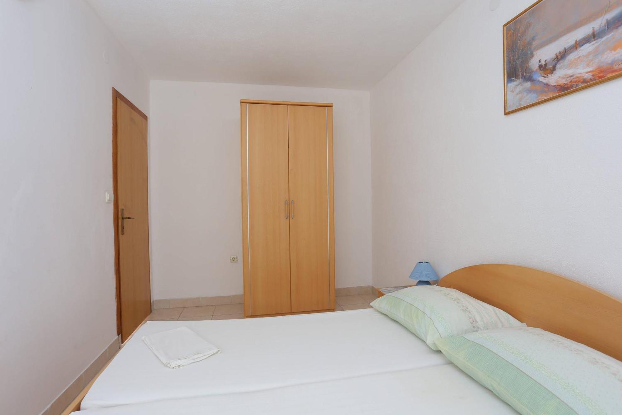Family Friendly Apartments With A Swimming Pool Businci, Ciovo - 11232 Trogir Oda fotoğraf