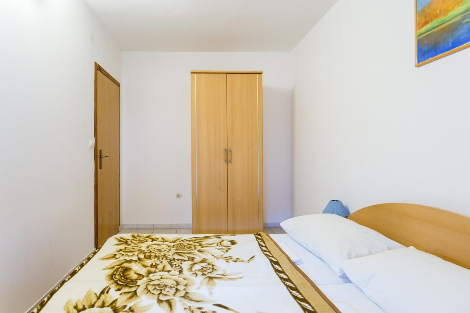 Family Friendly Apartments With A Swimming Pool Businci, Ciovo - 11232 Trogir Oda fotoğraf