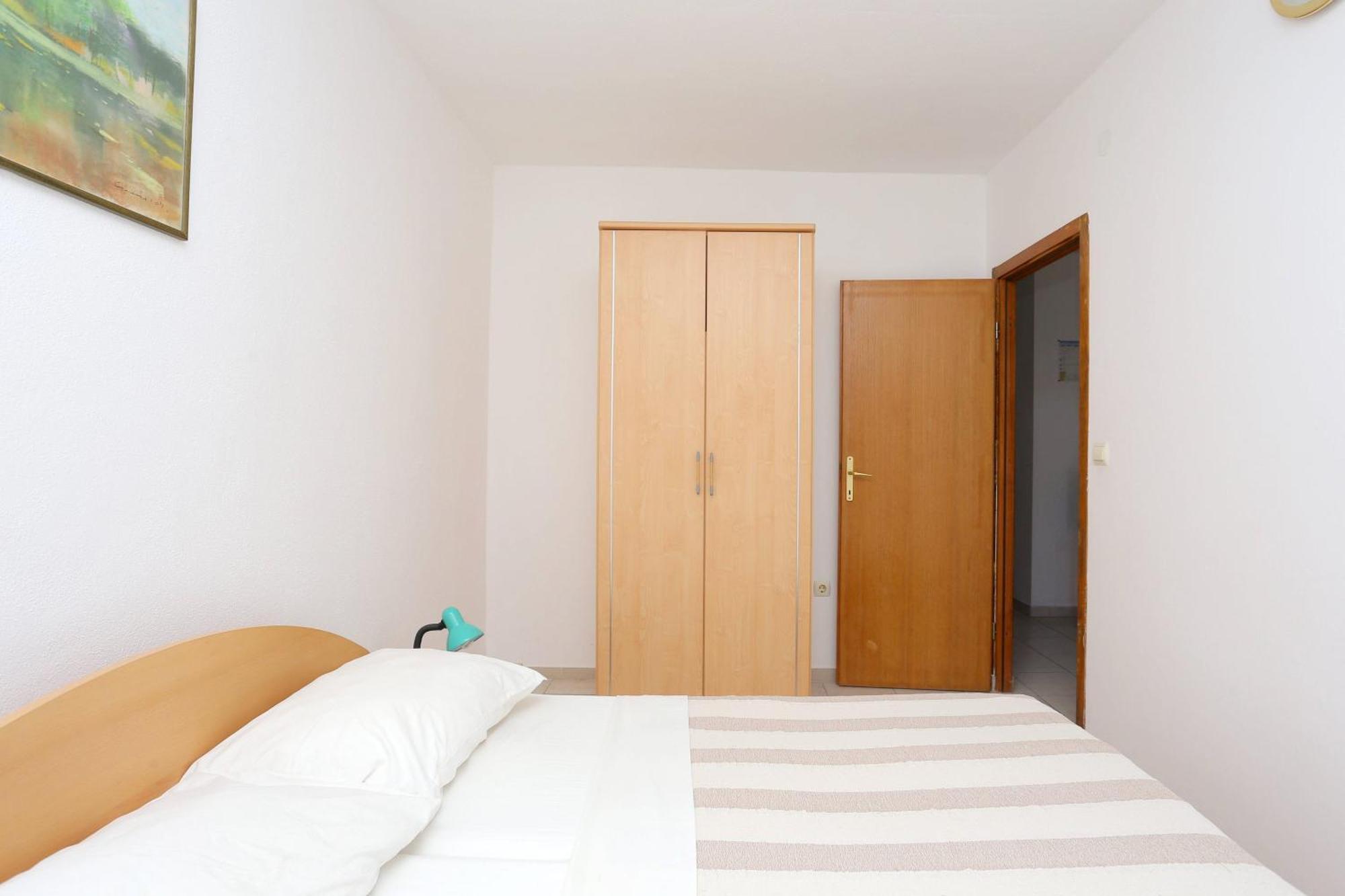 Family Friendly Apartments With A Swimming Pool Businci, Ciovo - 11232 Trogir Oda fotoğraf