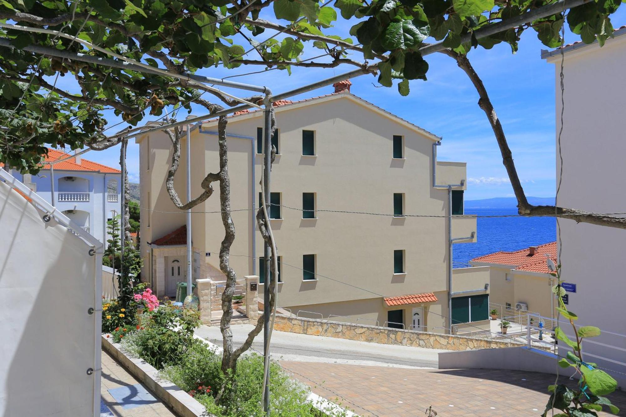 Family Friendly Apartments With A Swimming Pool Businci, Ciovo - 11232 Trogir Dış mekan fotoğraf
