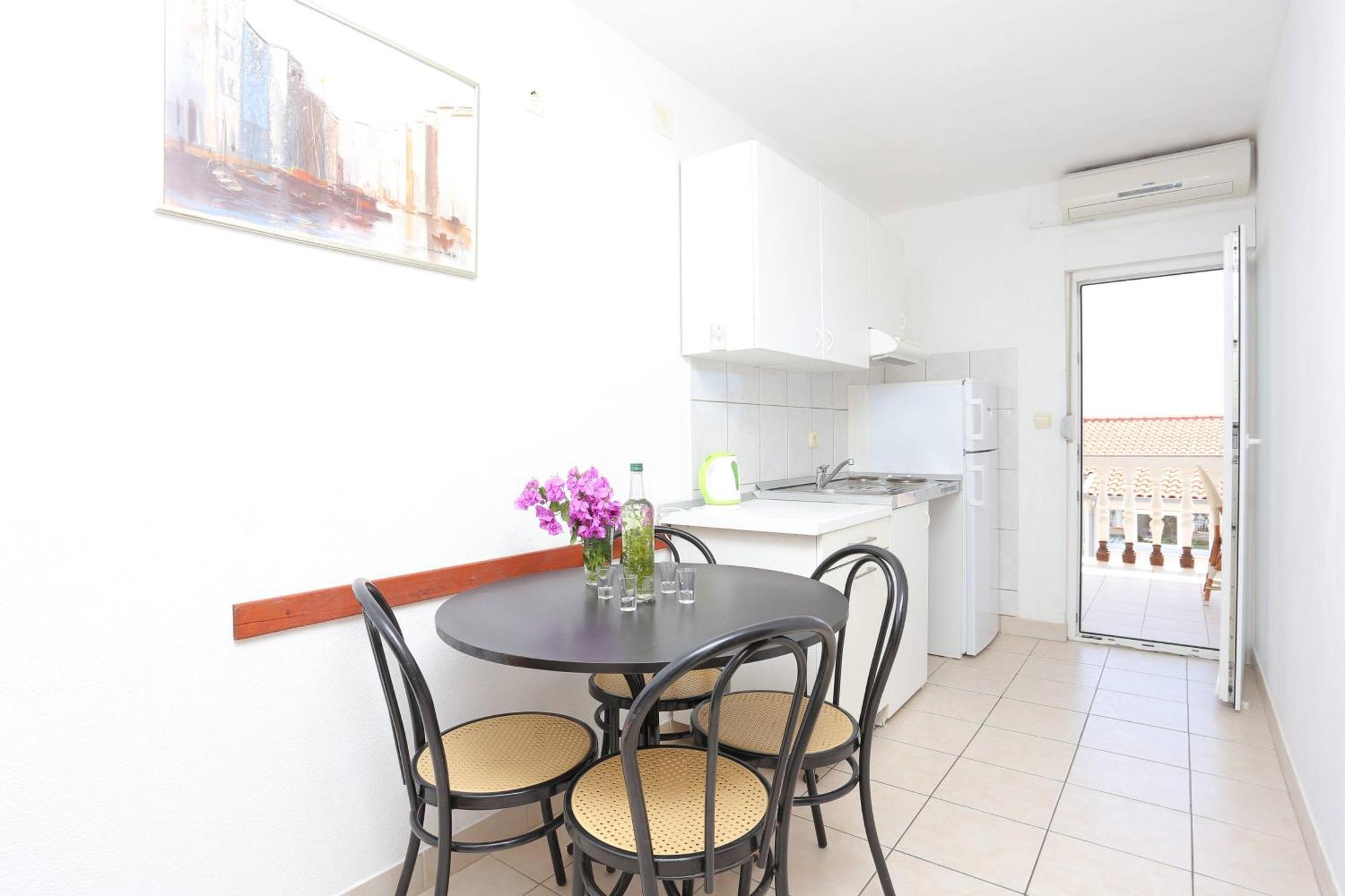 Family Friendly Apartments With A Swimming Pool Businci, Ciovo - 11232 Trogir Dış mekan fotoğraf