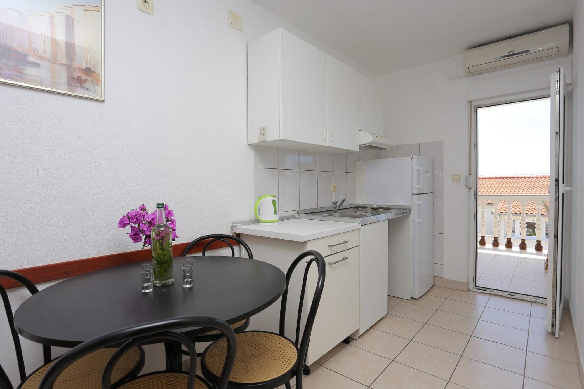 Family Friendly Apartments With A Swimming Pool Businci, Ciovo - 11232 Trogir Dış mekan fotoğraf