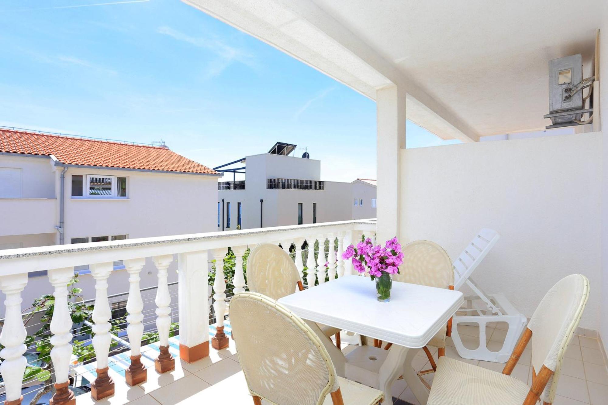 Family Friendly Apartments With A Swimming Pool Businci, Ciovo - 11232 Trogir Dış mekan fotoğraf