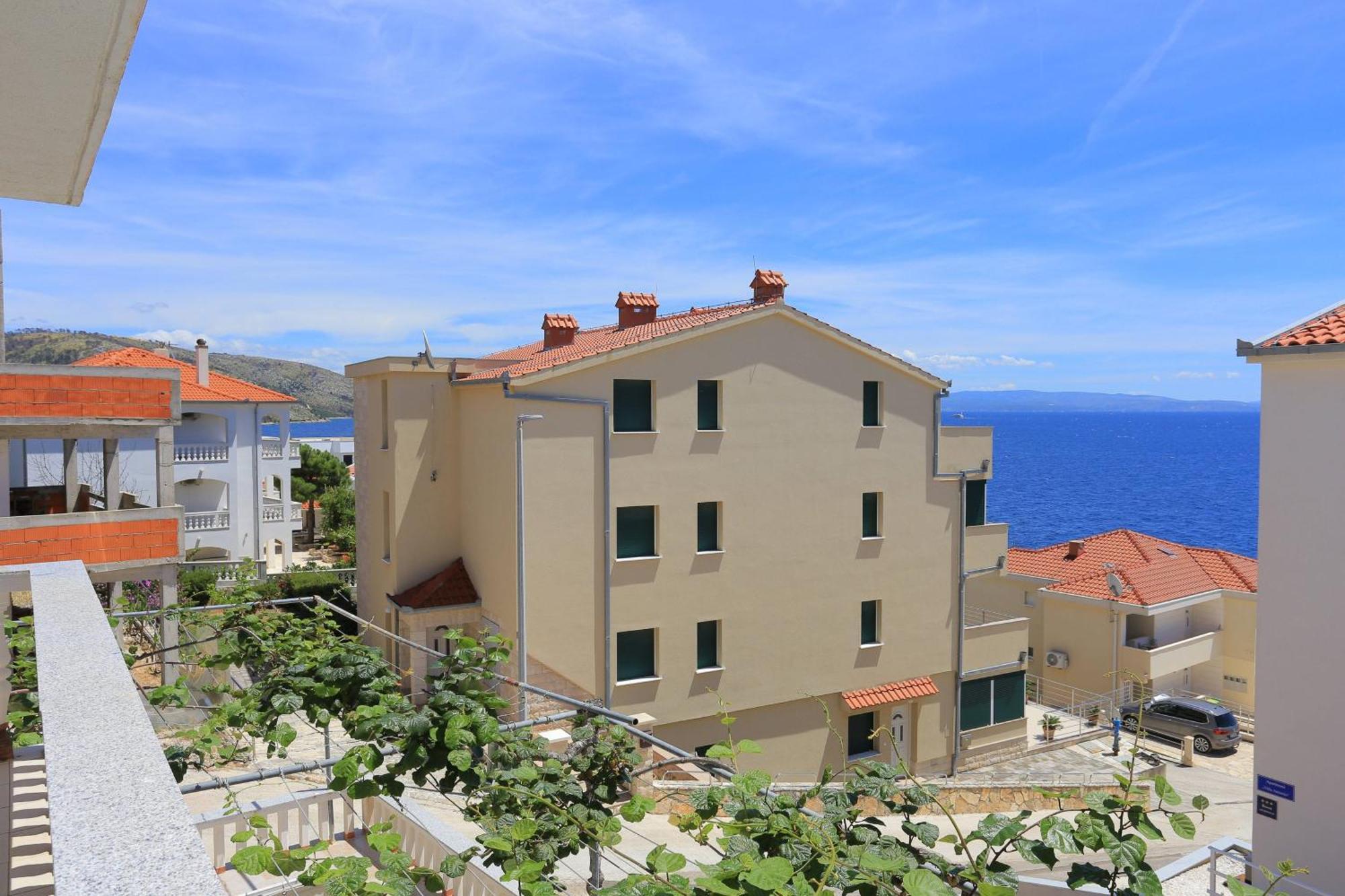 Family Friendly Apartments With A Swimming Pool Businci, Ciovo - 11232 Trogir Dış mekan fotoğraf